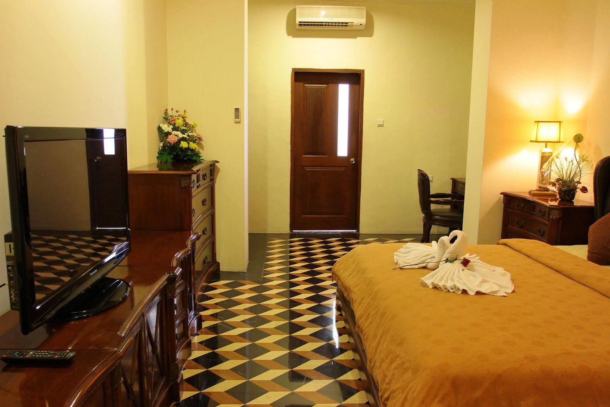 The Grand Palace Hotel Μαλάνγκ Εξωτερικό φωτογραφία